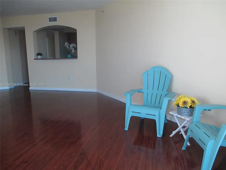 9201 Collins Ave #1021 — Photo 5