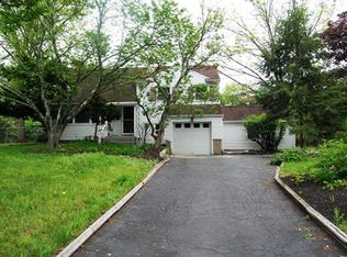 313 Overbrook Rd, Piscataway, NJ 08854