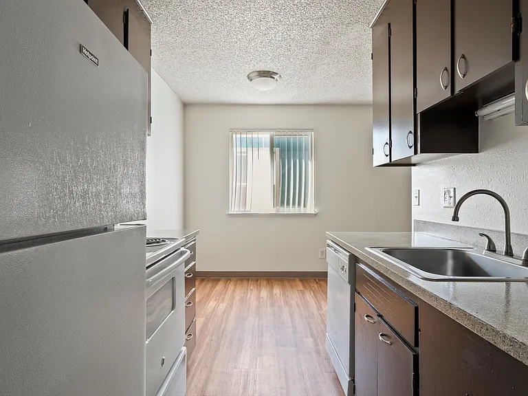 Three Rivers Place Apartments — Photo 16