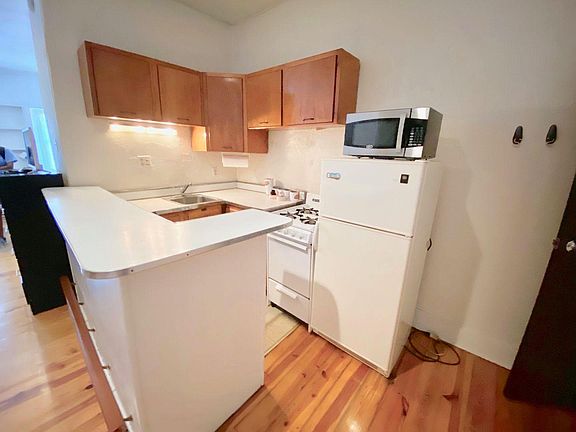5th image of 319 S 12th St #4