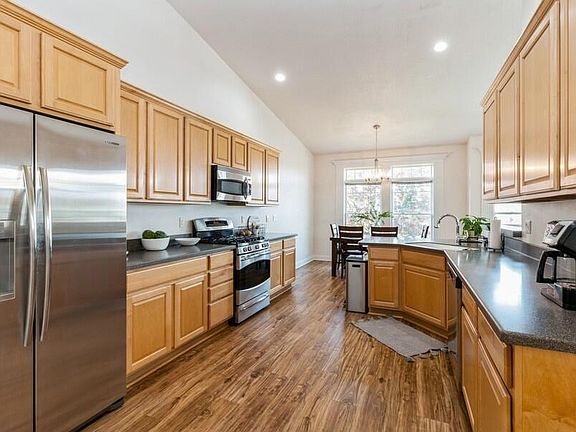 4th image of 2421 Bradford Dr