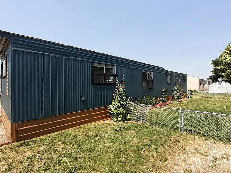 400 E 1st St — Photo 17