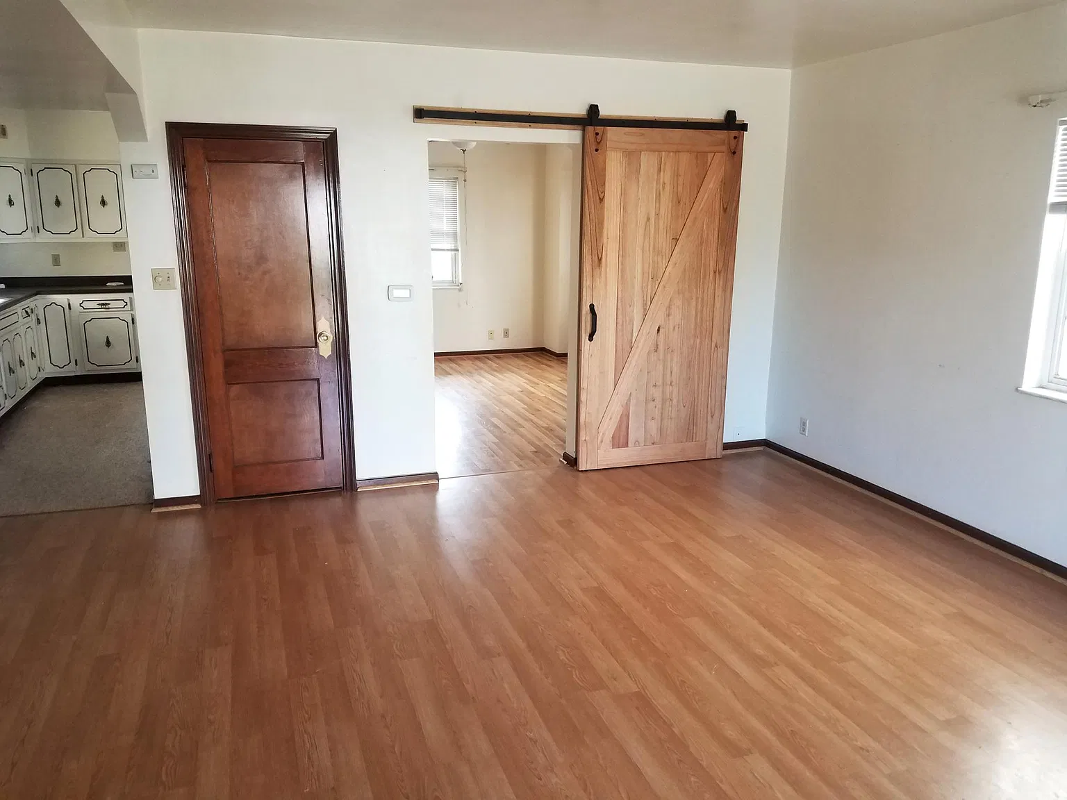 2 bed, $950 — Photo 1