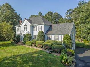 65 Sugarcane Ln, North Andover, MA 01845