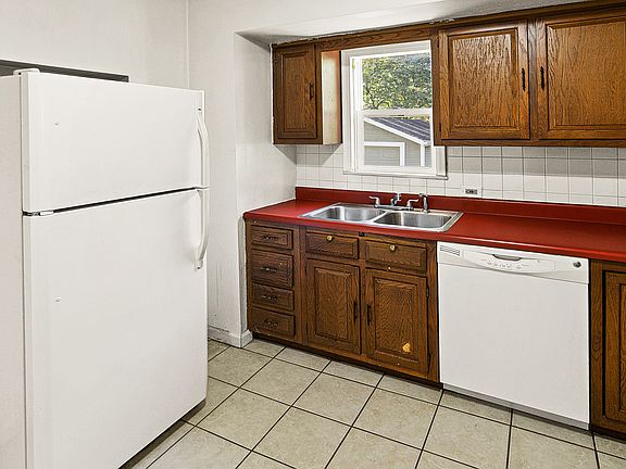 2nd image of 1305 S New Florissant Rd