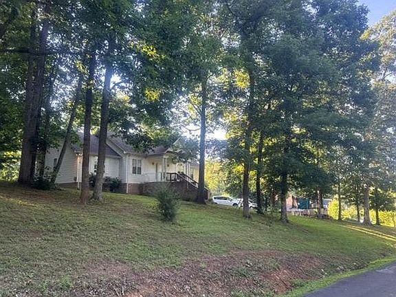 3rd image of 107 Lake Dr