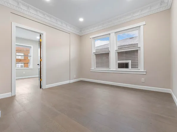 99 West 50th Street image 8 of 44