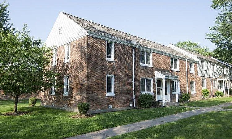 Fernwood Park Apartments — Photo 8