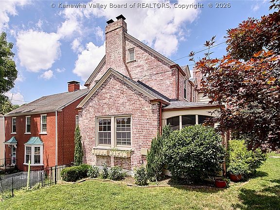 4th image of 901 Somerset Dr