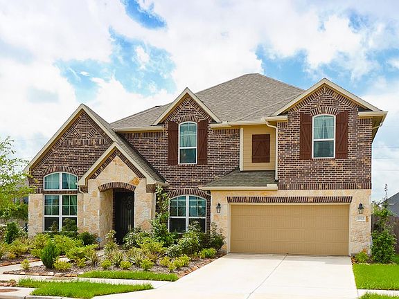 Large corner lot features only one neighbor to the left.  Walking distance to the resort pool!  Gorgeous landscaping.