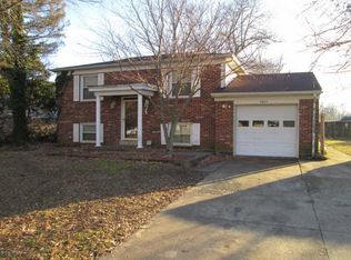 4604 Linger Ct, Louisville, KY 40272