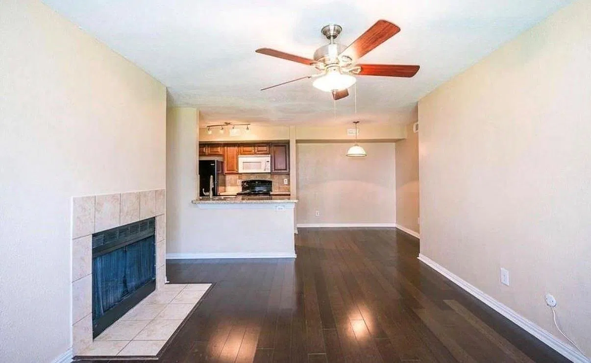 2 bed, 2.0 bath, 856 sqft, $1,350 — Photo 3