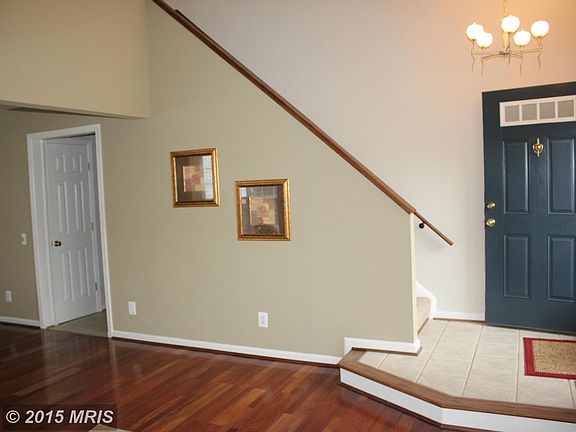 2nd image of 726 Longfellow Dr NE