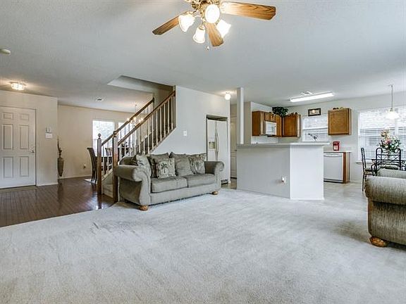 5th image of 812 Cedarwood Dr