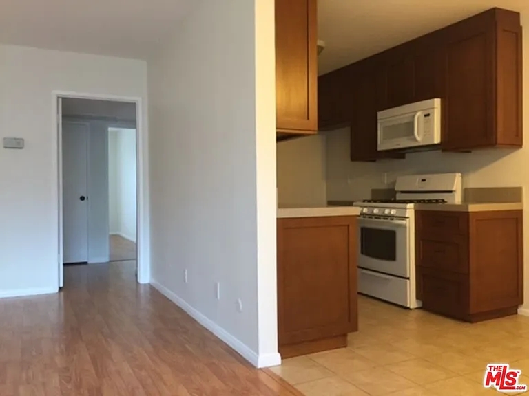 5252 Coldwater Canyon Ave #207 — Photo 8