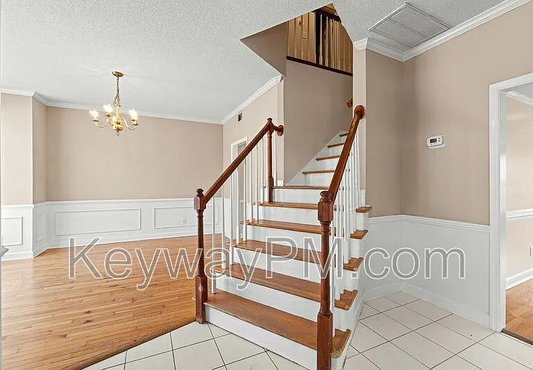 1063 Waltons Pass — Photo 4