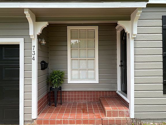 Adorable covered entry