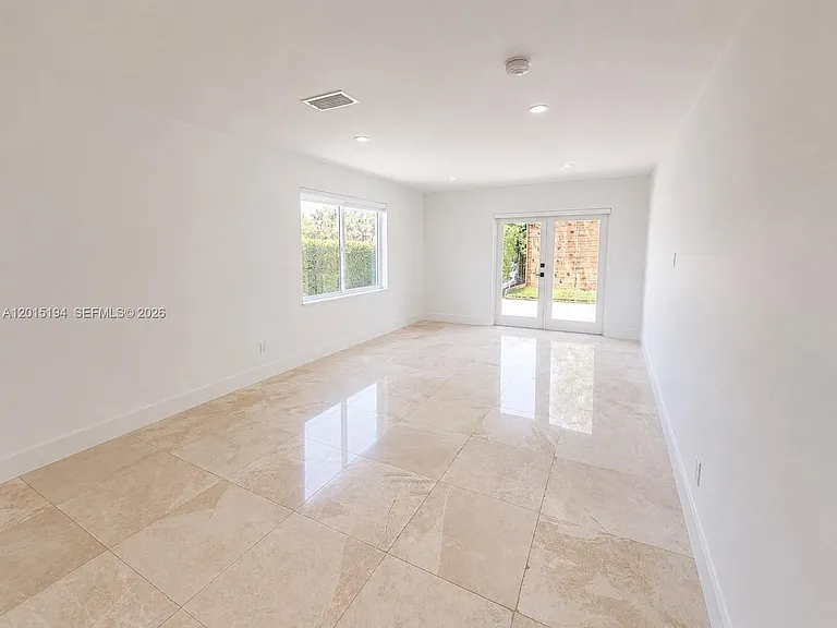 11445 N Bayshore Dr — Photo 22