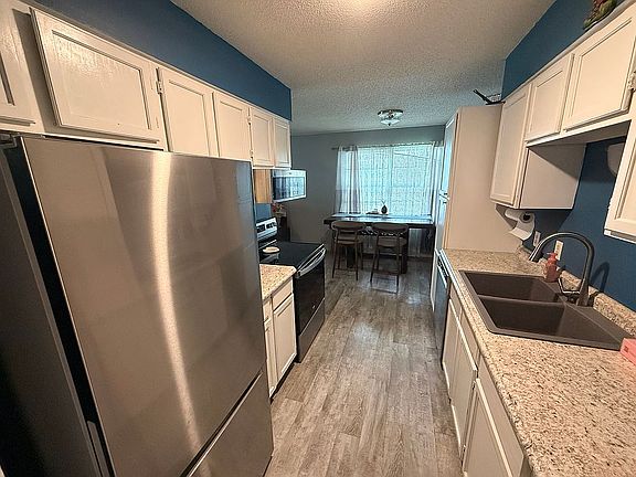 4th image of 705 E Main St