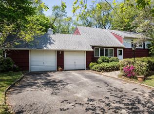 8 Woody Ln, Northport, NY 11768