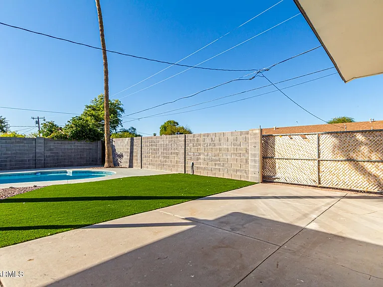 818 W Elna Rae St — Photo 33