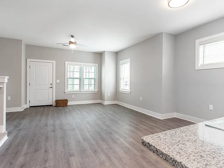 Barclay Place Apartments — Photo 32