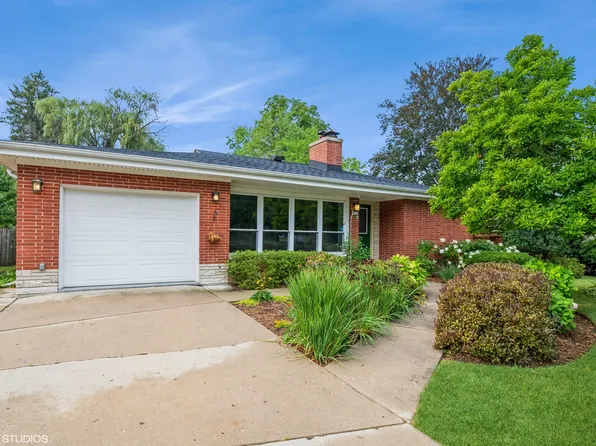 511 W Park Ave, Round Lake, IL 60073