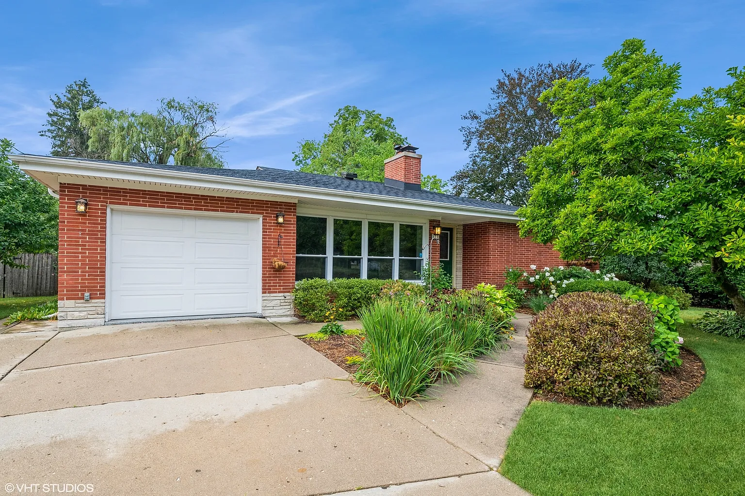 511 W Park Ave photo 1
