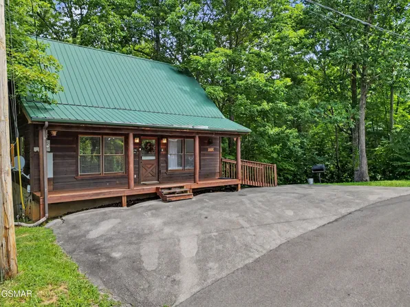 2434 N School House Gap Rd, Sevierville, TN 37876