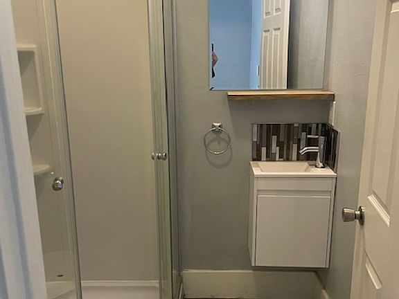 4th image of 129 N Cortez St #215
