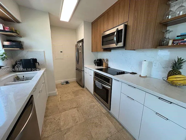 5900 Collins Ave #1406 — Photo 7