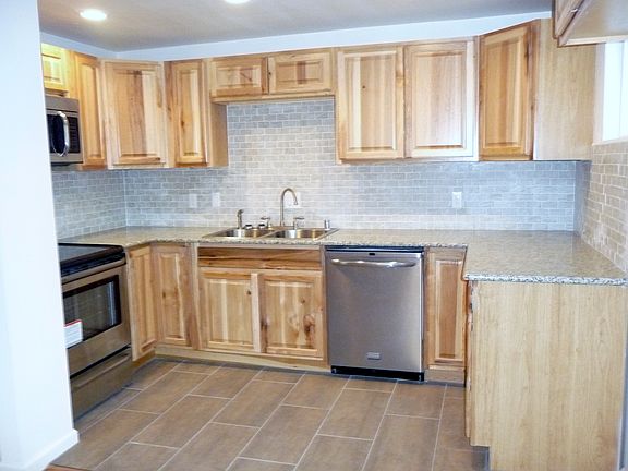Kitchen with hickory cabinets & stainless appliances 