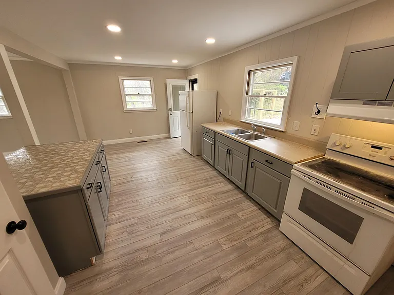 110 Pine Hill Dr #B — Photo 4