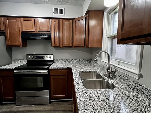 3rd image of 11409 Deham Dr