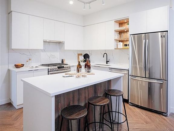 5th image of 3229 Saint Johns St #208