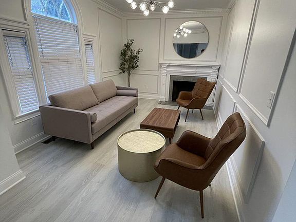 3rd image of 150 Lloyd Ave #1