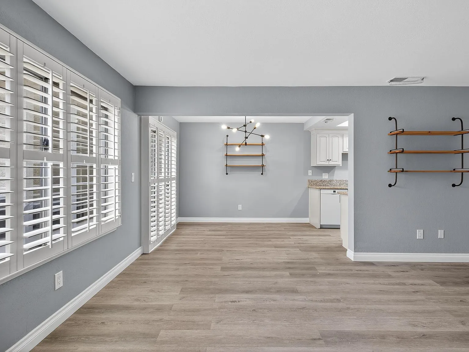 2 bed, 904 sqft, $2,995 — Photo 2