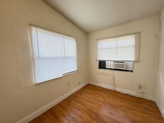 5th image of 140 E 12th St