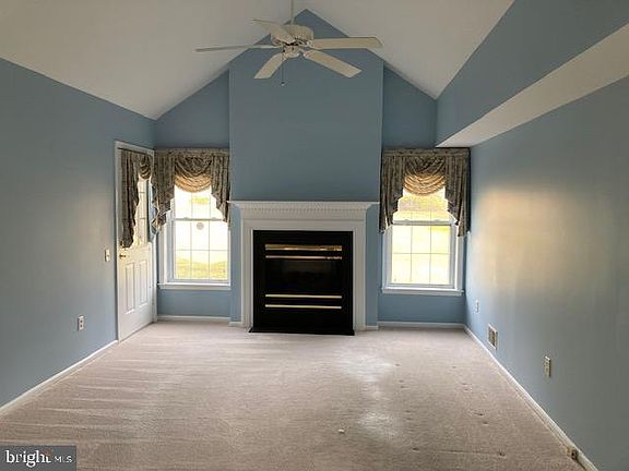 3rd image of 18 Colefax Ct