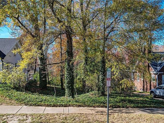 2nd image of 310 Mayflower Dr #27