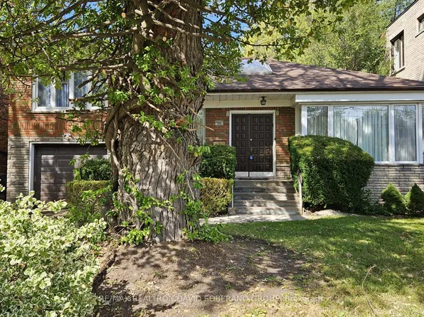 108 York Downs Dr, Toronto, ON M3H 2G7