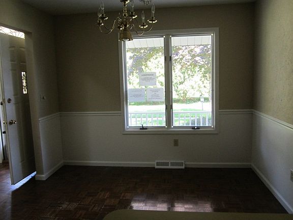 3rd image of 2107 C Cambridge Dr