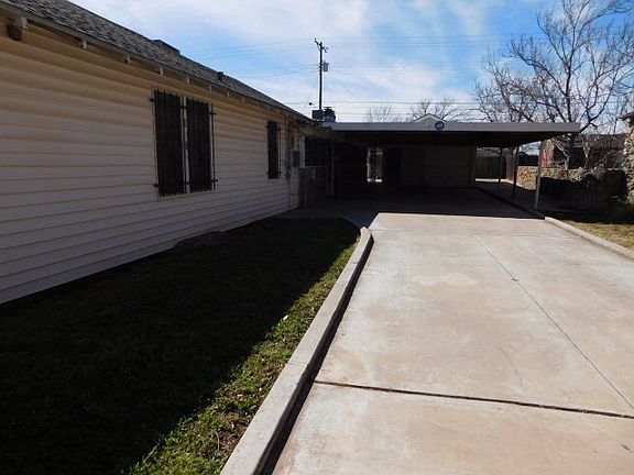 3rd image of 1209 N Sam Houston Ave