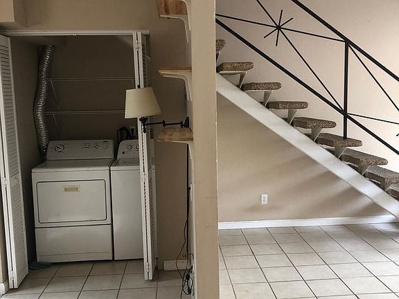 4th image of 4822 W 116th St APT B