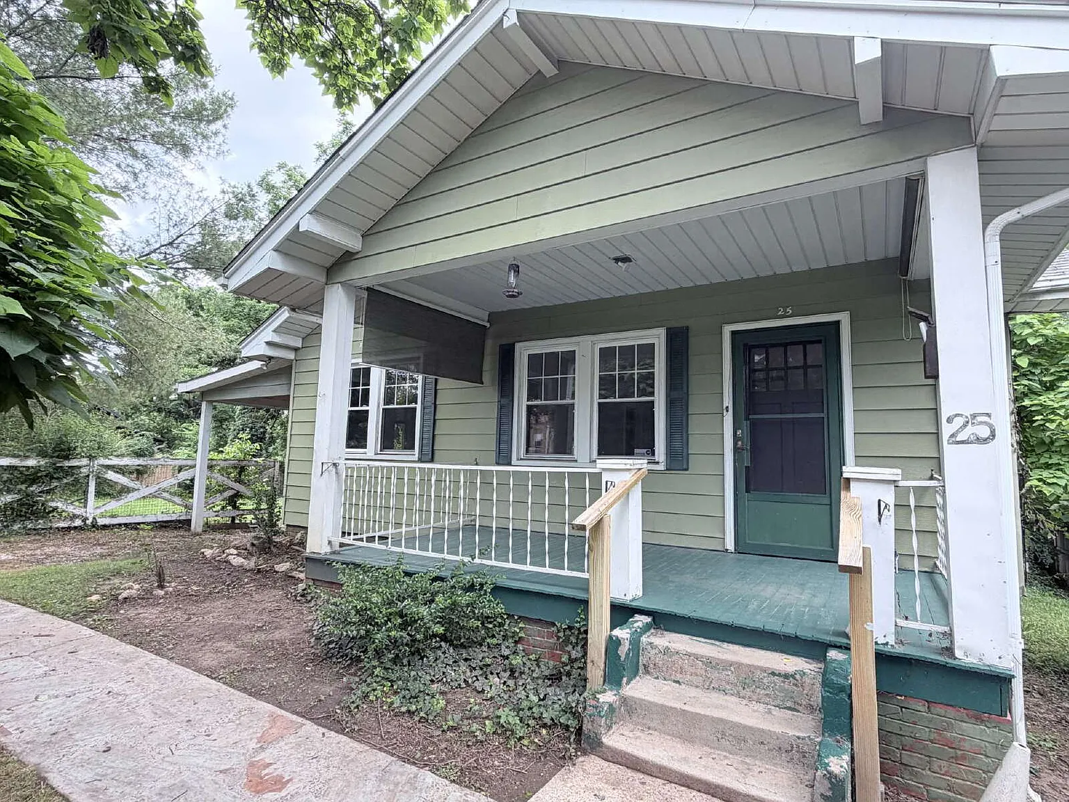 3 bed, 2.0 bath, 1342 sqft, $2,300 — Photo 3