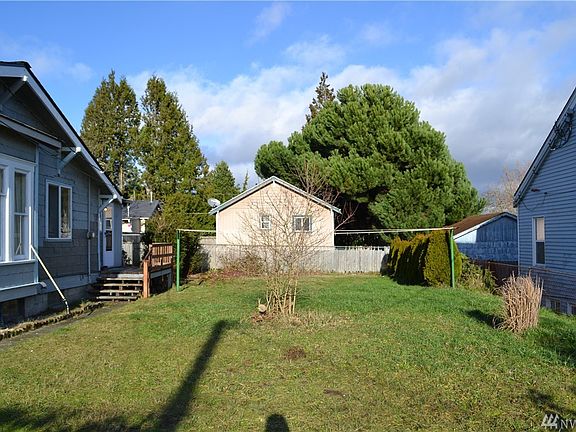 Large side yard with plenty of space.