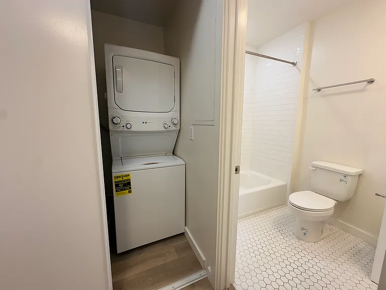111 N La Cumbre Rd #12 — Photo 3