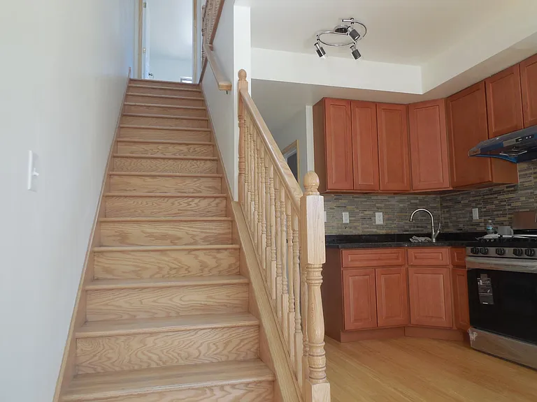 1601 W Stiles St #3A — Photo 5