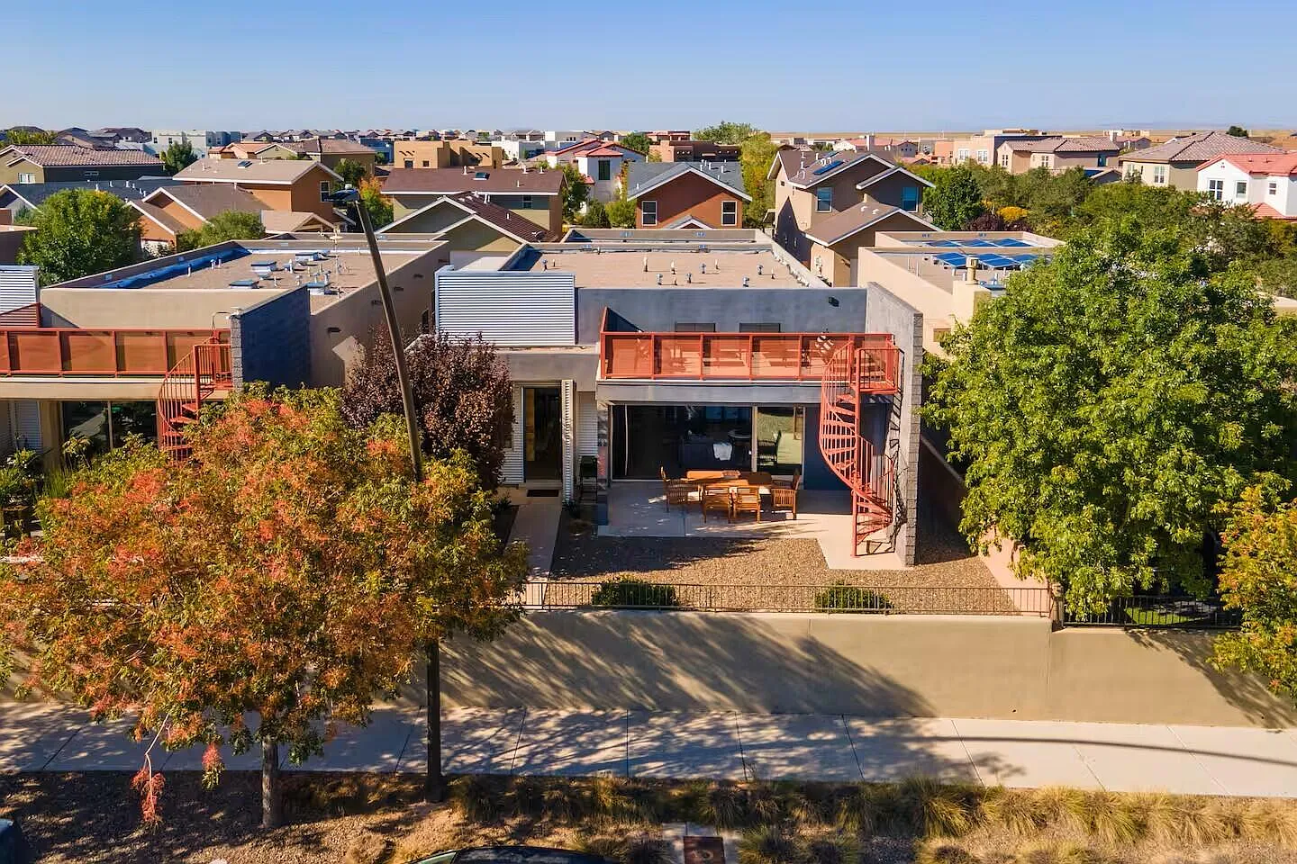 3 bed, 2.0 bath, 2045 sqft, $4,500 — Photo 3