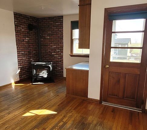 3rd image of 331 Newport Rd